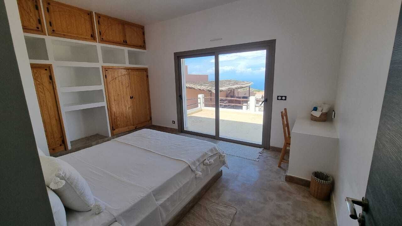 4 slaapkamers, een bureau, geluiddichte muren