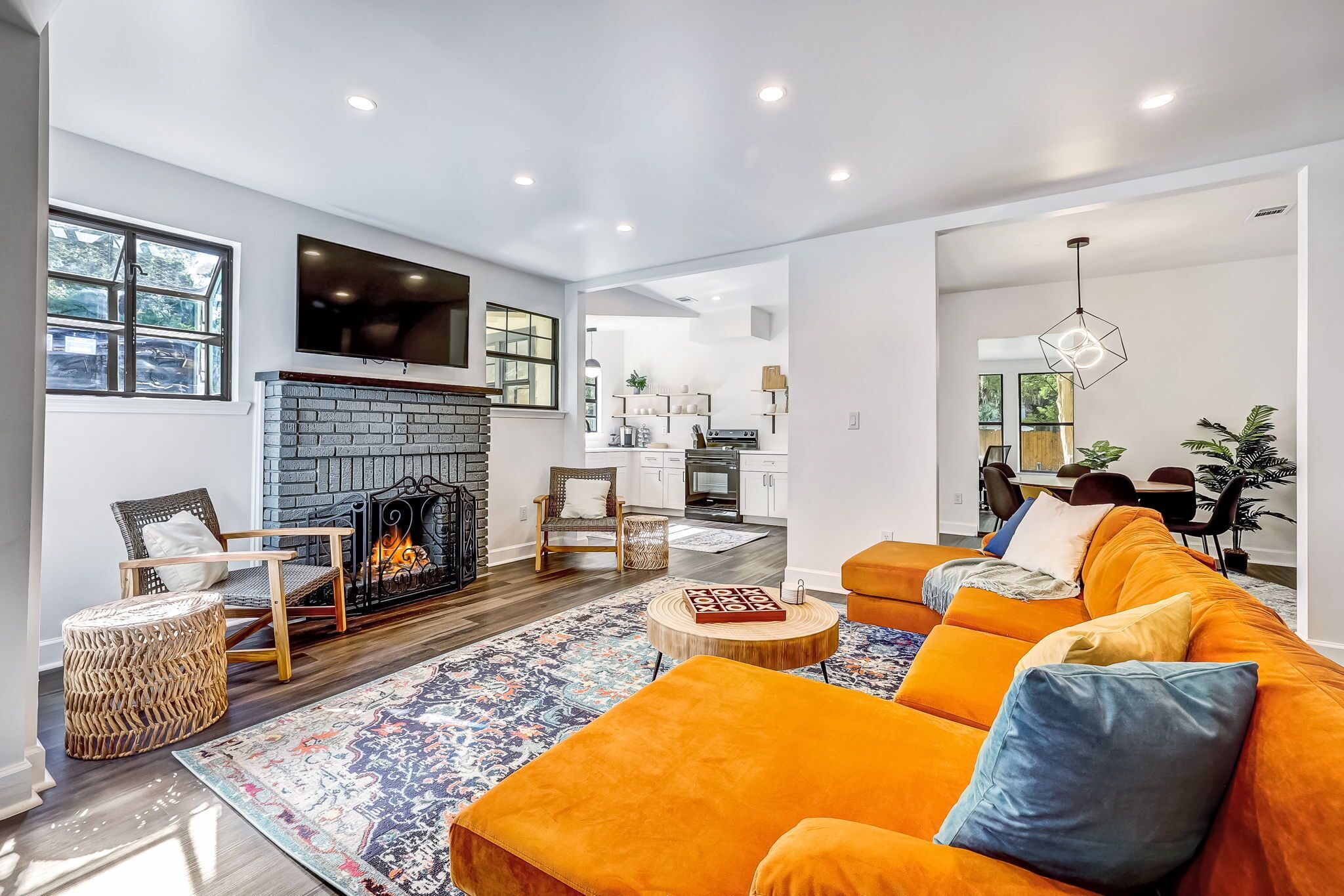Ultra Modern 2bd Retreat, Free Wifi, Full Kitchen, Month Stay Discounts