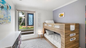 4 dormitorios, tabla de planchar con plancha, Internet y ropa de cama