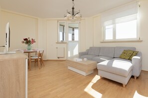 TV - Belgradzka 8 | Elegant Apartment | Parking (Warszawa)