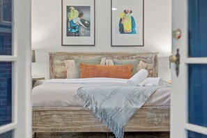 2 bedrooms, iron/ironing board, travel crib, free WiFi - Retreat Near Emory - Walk to Candler Park (Atlanta)