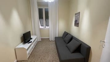 City Single Room | Premium bedding, down comforters, memory foam beds