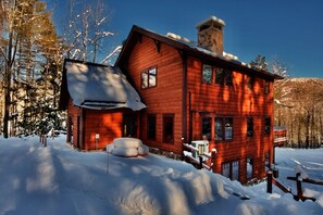 Exterior - Mountain Brook Lodge a spectacular house,  A/C 6 miles from Killington Resort access to Pico Fitness Center and Pool The Killington golf course and Green Mountain National Golf Course are just a few minutes from this location. (Killington)