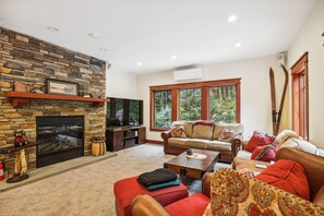 TV, fireplace, foosball - Mountain Brook Lodge a spectacular house,  A/C 6 miles from Killington Resort access to Pico Fitness Center and Pool (Killington)