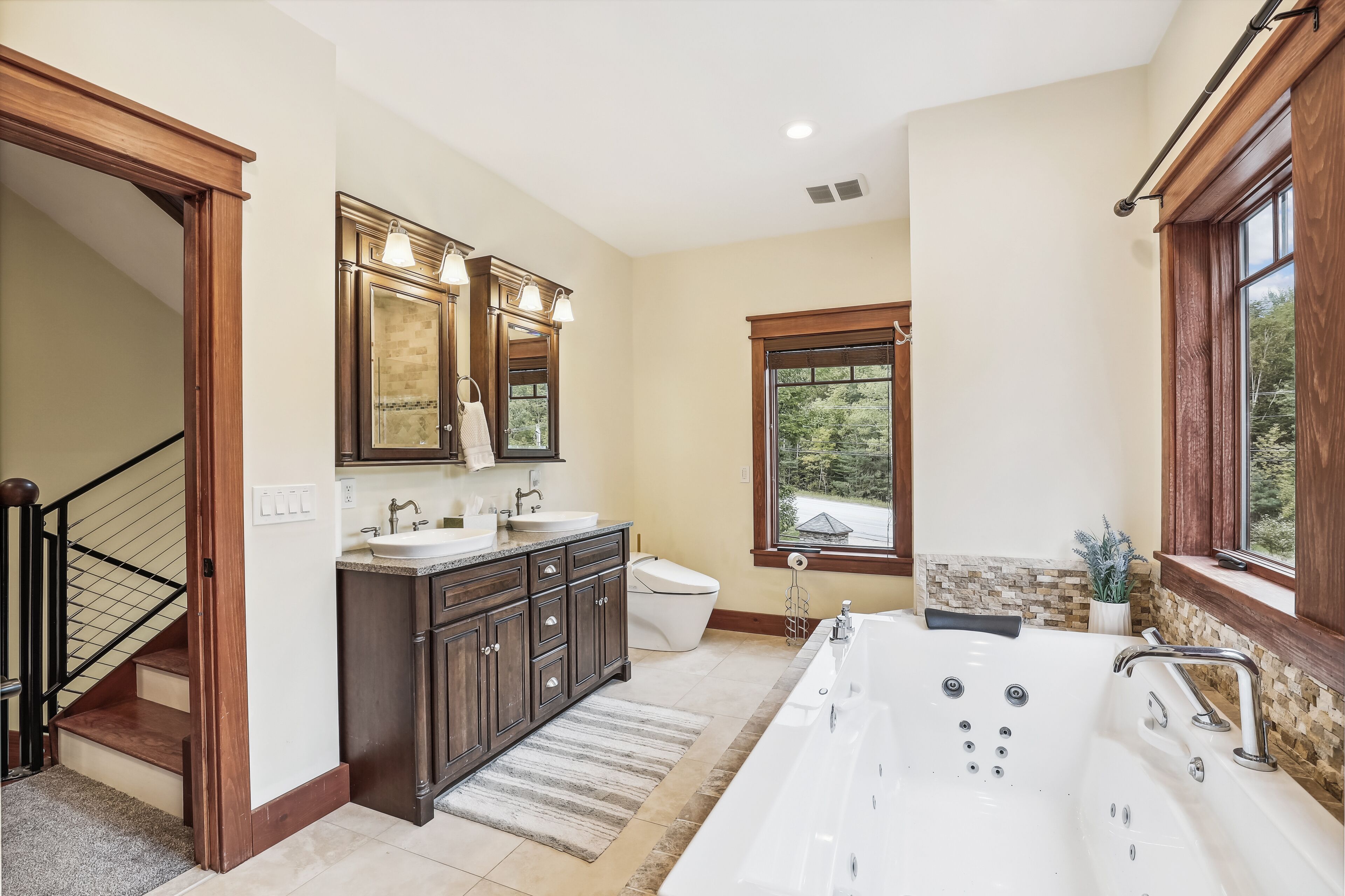Shower, jetted tub, hair dryer