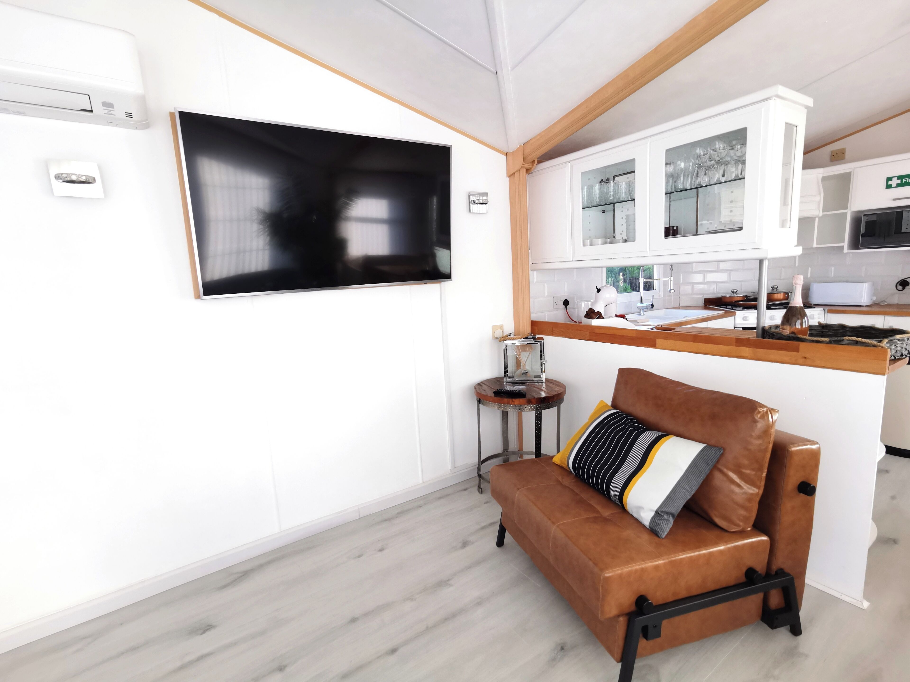 Cabin | Living area | Fireplace