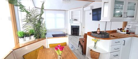 Cabin | Private kitchen | Fridge, microwave, oven, stovetop