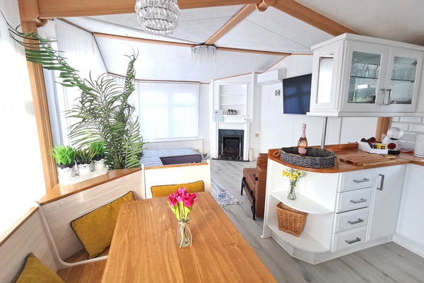 Cabin | Private kitchen | Fridge, microwave, oven, stovetop