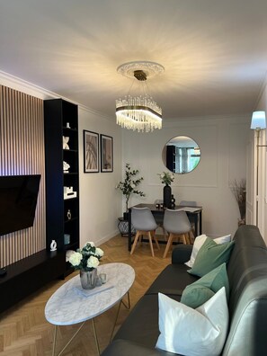 Smart TV - Big apartment, fully equipped, excellent for familly and long stay in Paris (Clichy)