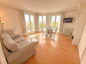 Flat-screen TV, offices