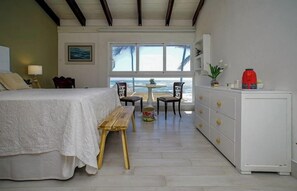 4 chambres, coffres-forts dans les chambres, fer et planche à repasser