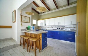 Fridge, microwave, oven, coffee/tea maker