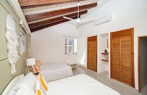 4 bedrooms, iron/ironing board, WiFi, bed sheets
