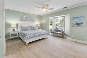 4 bedrooms, iron/ironing board, free WiFi, bed sheets