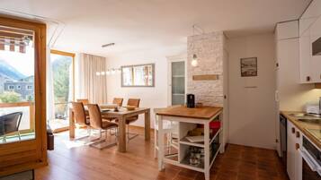 Fridge, oven, dishwasher, toaster