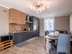 Kühlschrank, Mikrowelle, Ofen, Geschirrspüler
