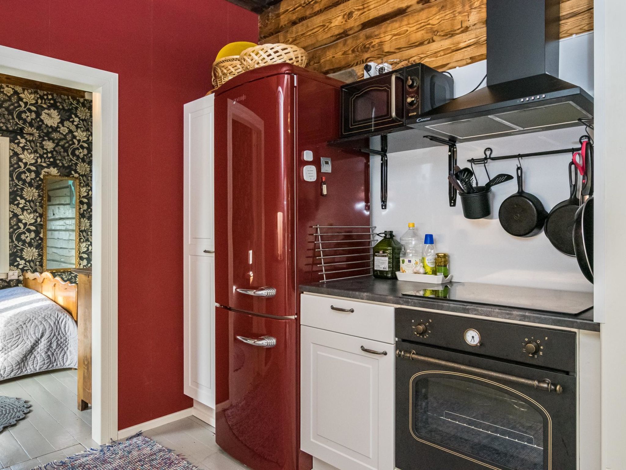 Fridge, microwave, dishwasher, cookware/dishes/utensils