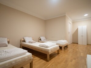 Comfort vierpersoonskamer | Gratis wifi, beddengoed