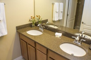 Apartment, Multiple Beds (Mark & Bridget's Paradise Palms Resor) | Bathroom - Mark & Bridget's Paradise Palms Resort Townhouse (Kissimmee)