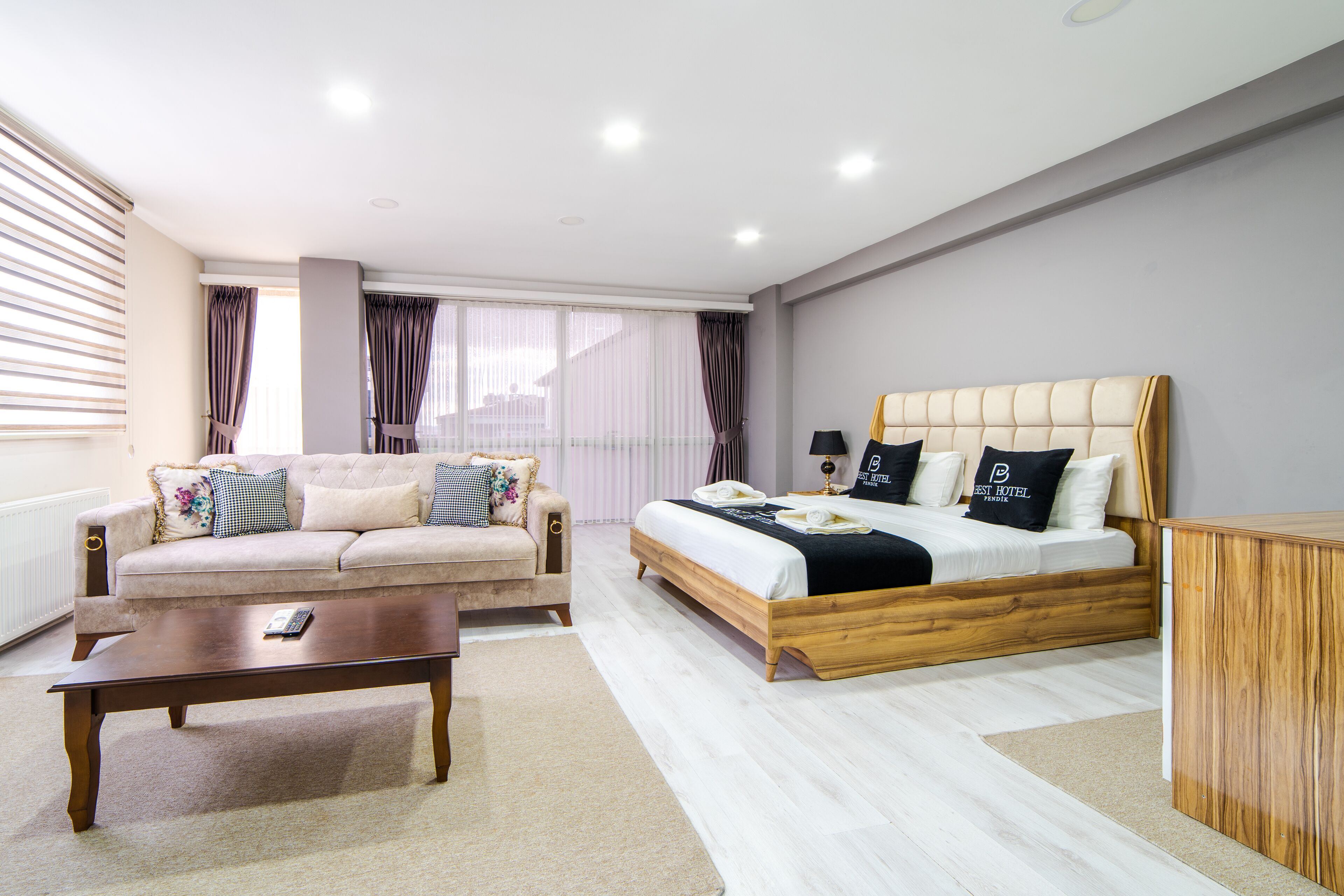 deluxe studio suite | desk, free wifi, bed sheets