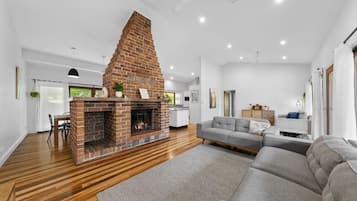 Smart TV, fireplace, books, stereo