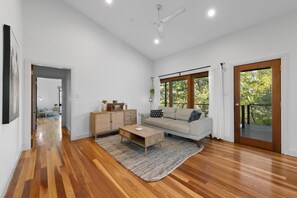 Smart TV, fireplace, books, stereo