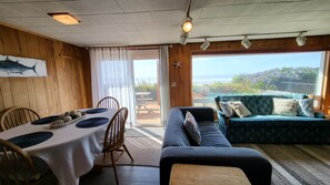 Dining - SeaClift - Big Stump Beach Ocean Front (Waldport)