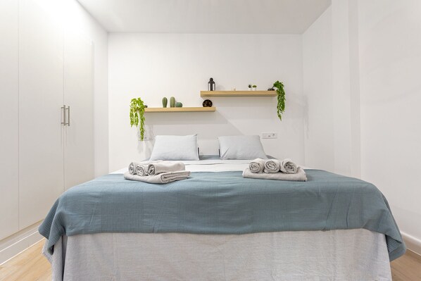 2 Schlafzimmer, Schreibtisch, Bügeleisen/Bügelbrett, kostenloses WLAN