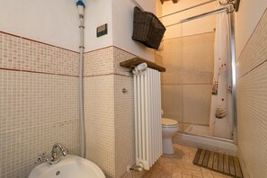 Doccia, asciugacapelli, asciugamani