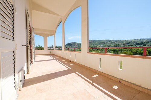 Villa "Delle Pomelie" avec jardin privé, balcons et Wi-Fi