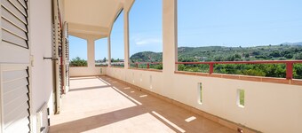 Villa "Delle Pomelie" con Giardino Privato, Balconi e Wi-Fi