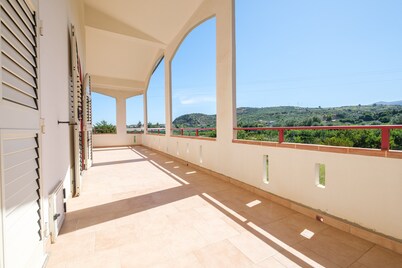 Villa "Delle Pomelie" with Private Garden, Balconies, and Wi-Fi