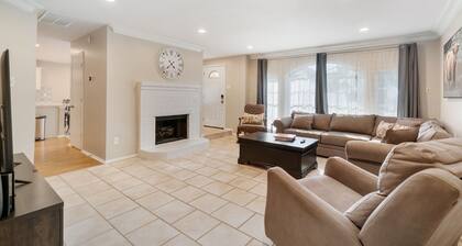 Spacious Living, BBQ, Minutes to DFW Airport, Sleep 16