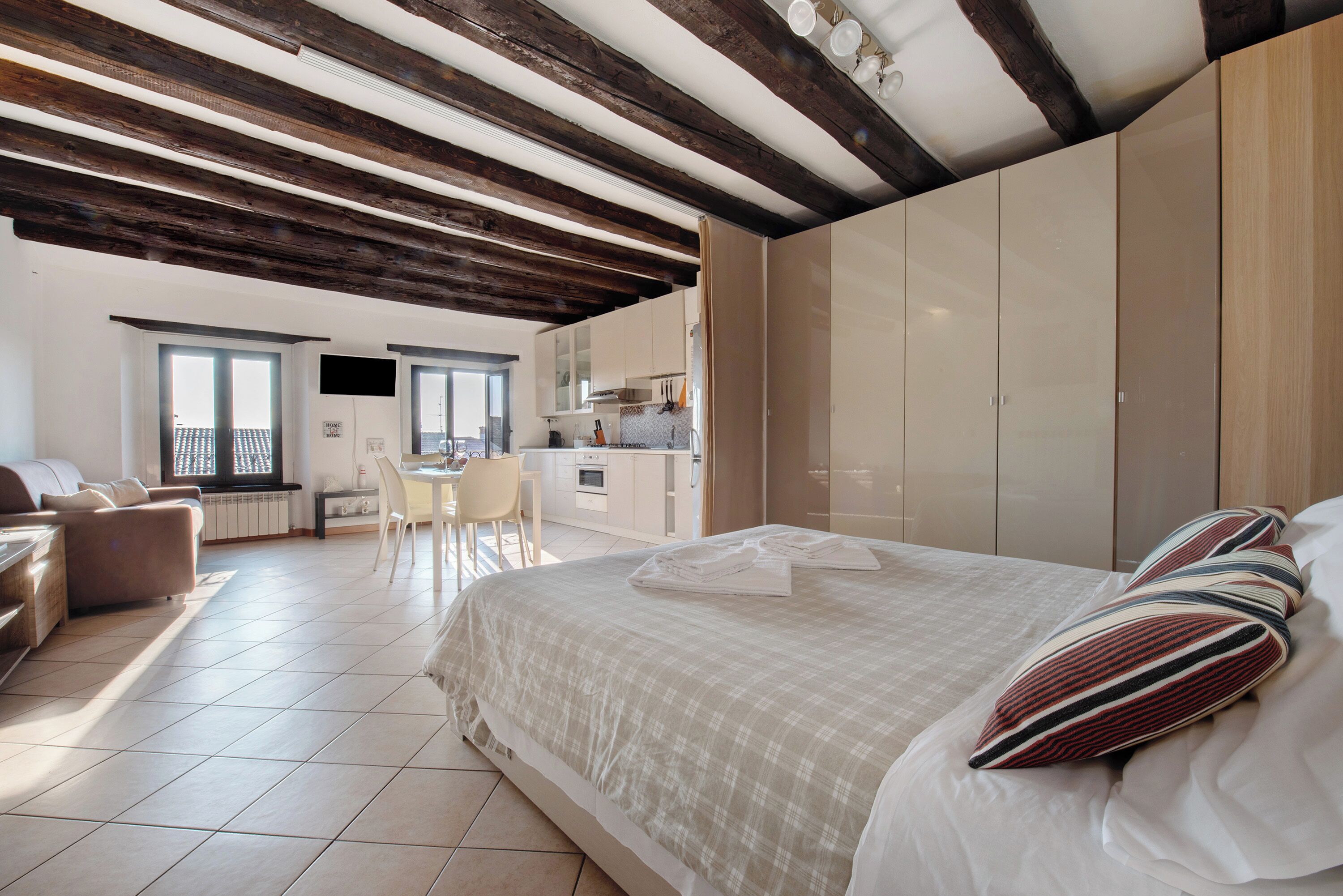 1 chambre, fer et planche à repasser, Wi-Fi gratuit, draps fournis