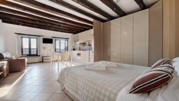 1 chambre, fer et planche à repasser, Wi-Fi gratuit, draps fournis
