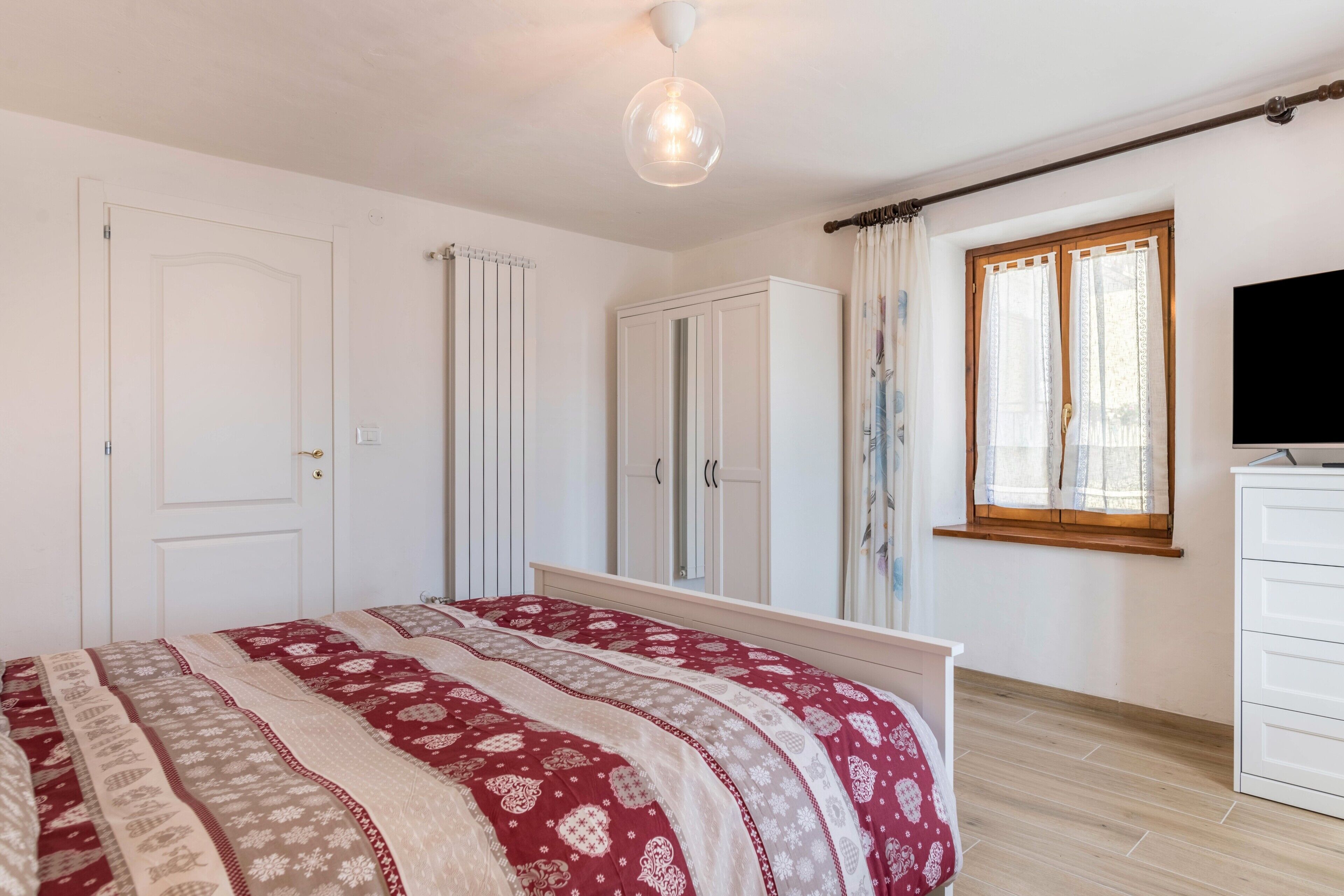 3 slaapkamers, een bureau, gratis wifi, beddengoed