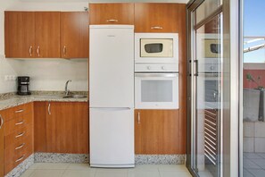 雪櫃、微波爐、焗爐、咖啡機/沖茶器