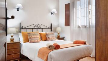 3 chambres, fer et planche à repasser, Wi-Fi gratuit, draps fournis