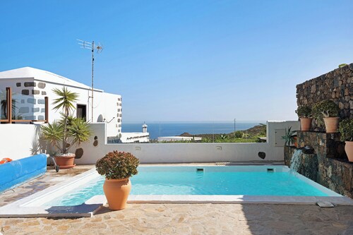 Villa "Casa Golondrina" with Sea View, Private Pool & Wi-Fi