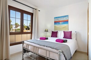 4 dormitorios, tabla de planchar con plancha, wifi gratis y ropa de cama