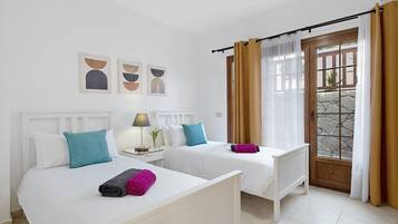 4 bedrooms, iron/ironing board, free WiFi, bed sheets