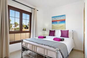 4 dormitorios, tabla de planchar con plancha, wifi gratis y ropa de cama