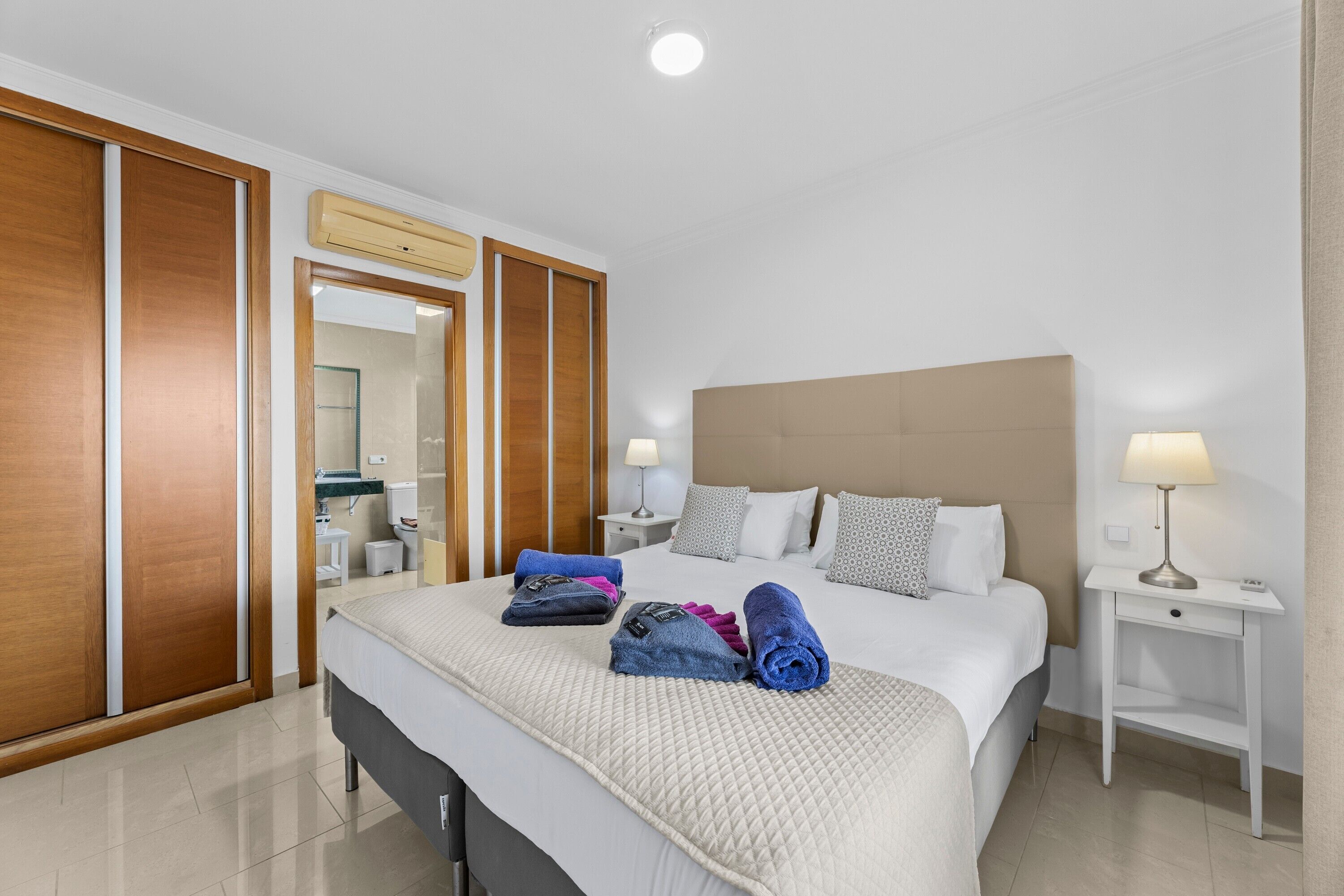 4 bedrooms, iron/ironing board, free WiFi, bed sheets