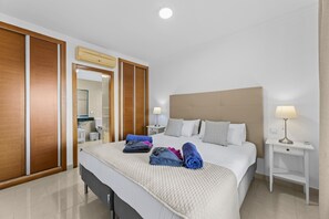 4 bedrooms, iron/ironing board, free WiFi, bed sheets