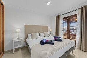 4 室のベッドルーム、アイロン / アイロン台、WiFi (無料)、ベッドシーツ