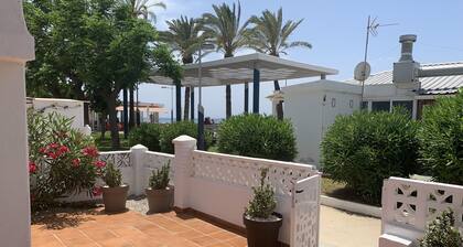 "Schöner Bungalow am Strand" mit privater Terrasse und WLAN