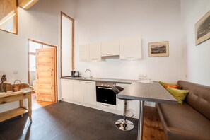 Geladeira, fogão, cooktop, lava-louças