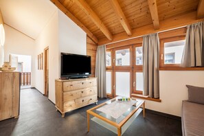 TV - Holiday Accommodation "Ferienwohnung Burgeis" with balcony and Mountain View (Malles)