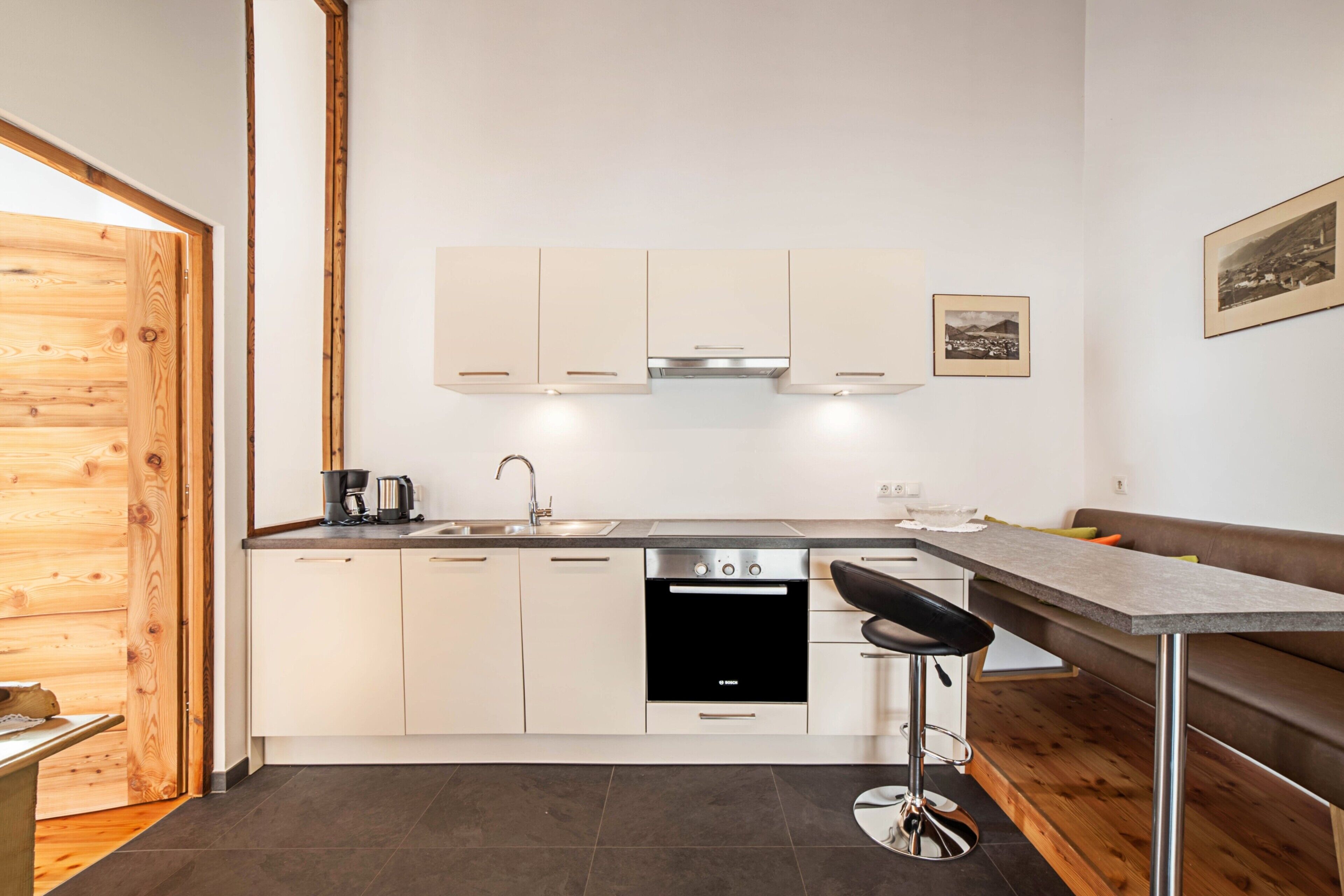 冷蔵庫、オーブン、コンロ、食器洗い機