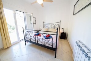 1 bedroom, bed sheets